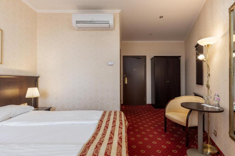 Standard Double or Twin Room image 3