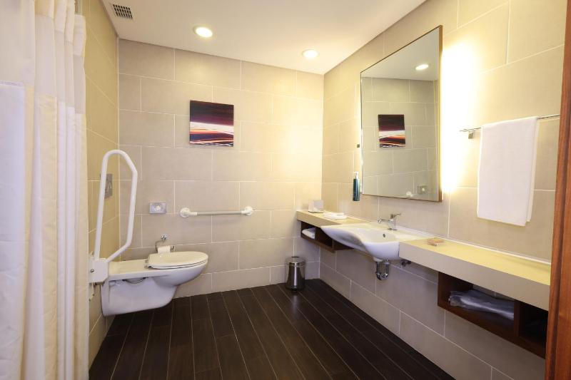 Queen Room - Mobility Access image 1
