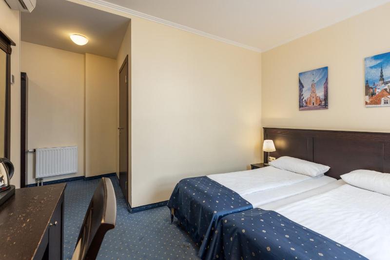 Small Double or Twin Room image 2