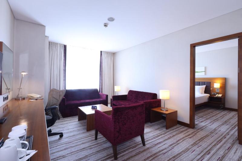 One-Bedroom King Suite image 4