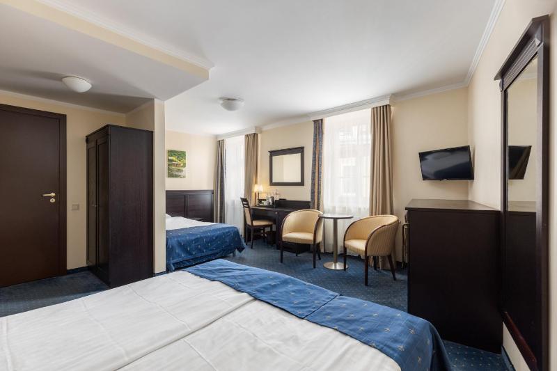 Standard Triple Room image 3