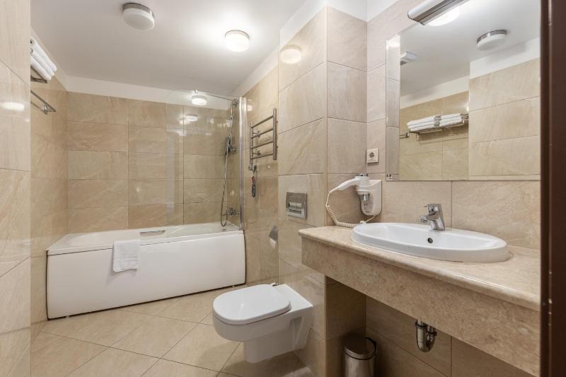 Standard Triple Room image 2