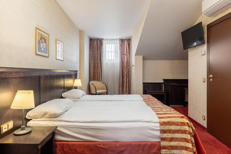 Family Room (2 Adults + 2 Children) image 3