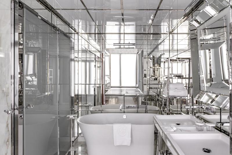 Deluxe Collection Room image 3