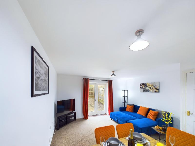 Pinewood Walk by Signature Stays - Parking - Townhouse - image 8