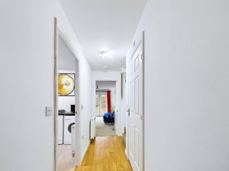 Pinewood Walk by Signature Stays - Parking - Townhouse - image 6