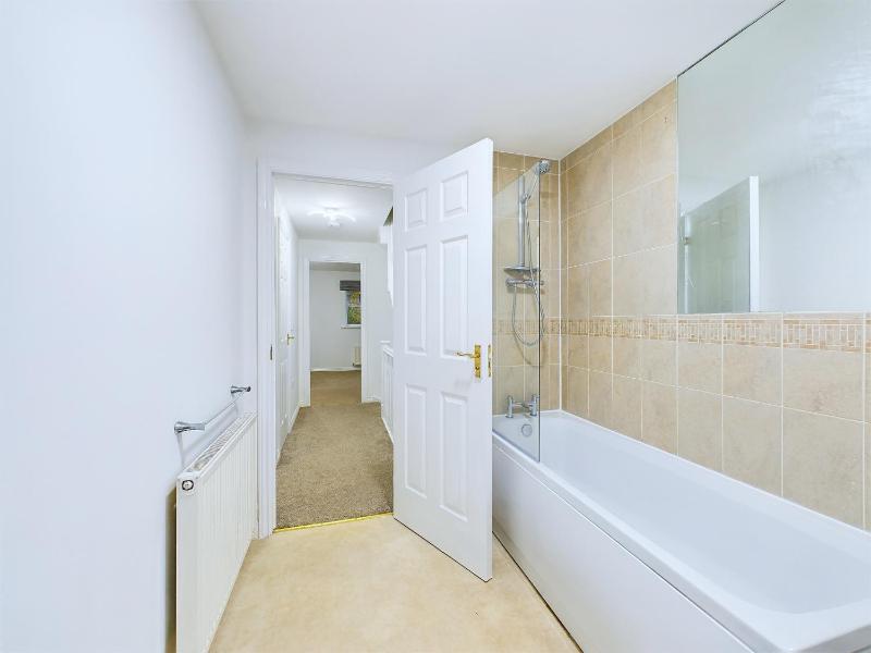 Pinewood Walk by Signature Stays - Parking - Townhouse - image 7