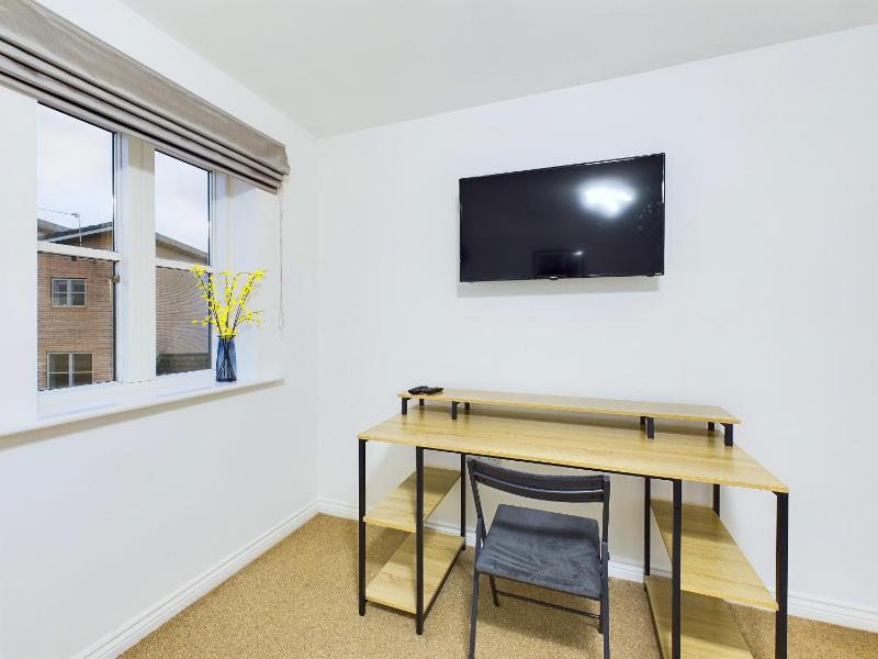 Pinewood Walk by Signature Stays - Parking - Townhouse - image 35