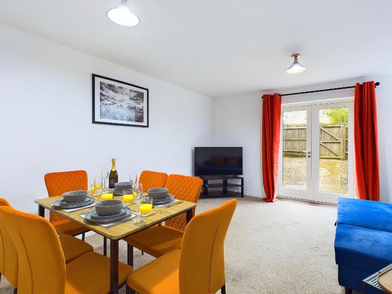 Pinewood Walk by Signature Stays - Parking - Townhouse - image 37