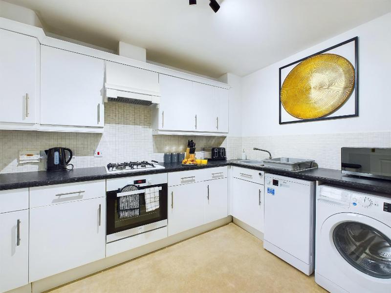 Pinewood Walk by Signature Stays - Parking - Townhouse - image 20