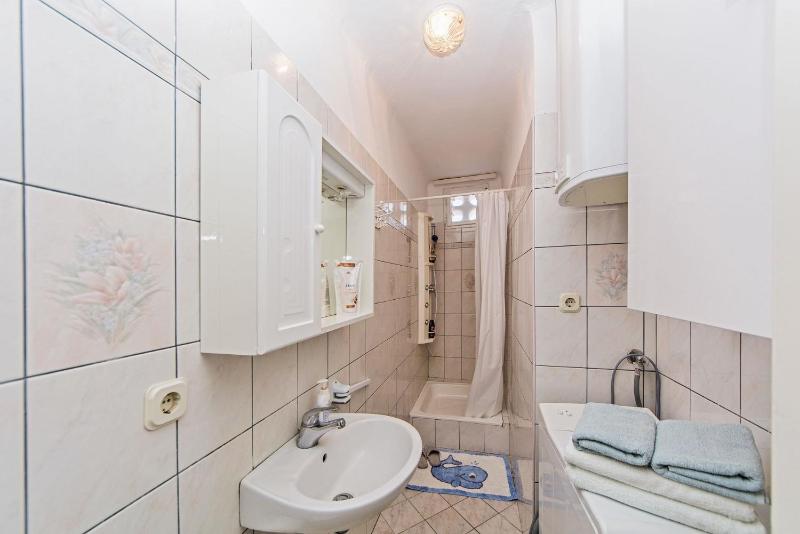Apartment Dragica - image 15