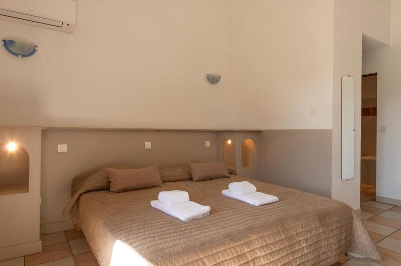 Standard Double Room with Maquis View image 4