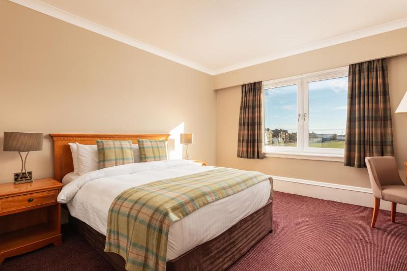 Standard Double Room image 3