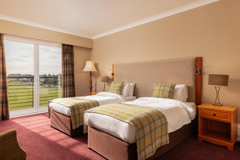 Twin Room with Golf View image 1