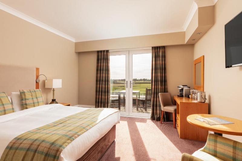 Deluxe Double Room with Balcony and Golf View image 1