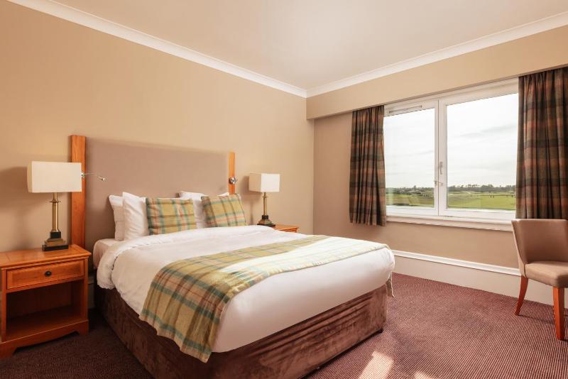 Superior Double Room with Golf View image 1