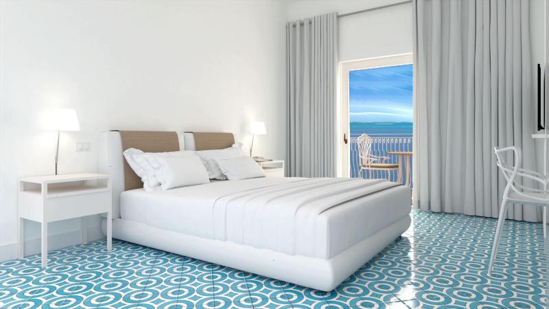 Classic Double Room with Balcony and Sea View image 1