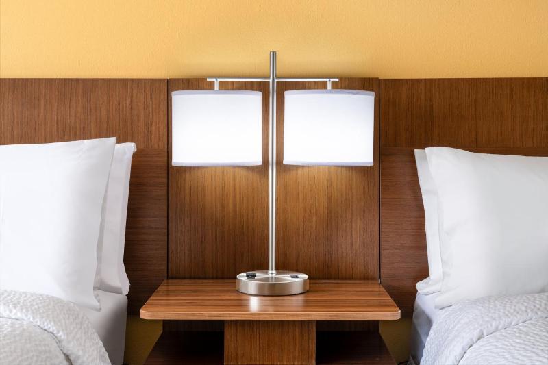 Standard Room with Two Queen Beds image 4