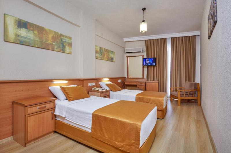 Double Room image 4