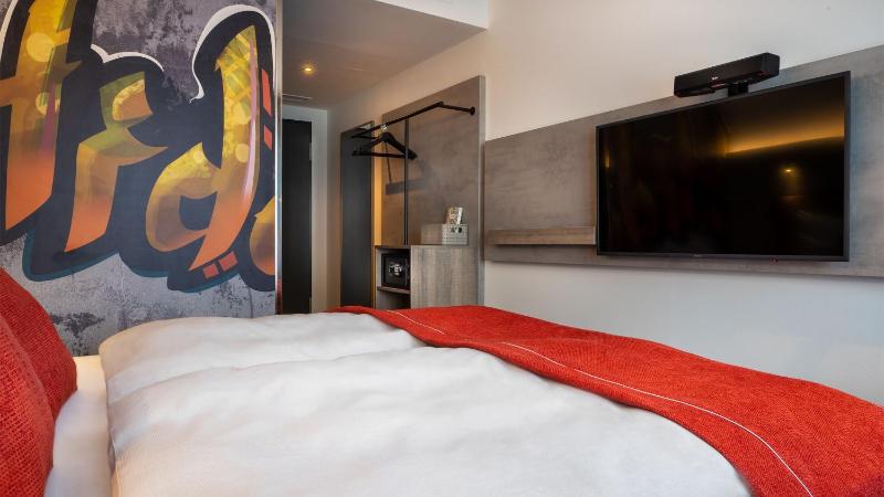 Standard Room image 4