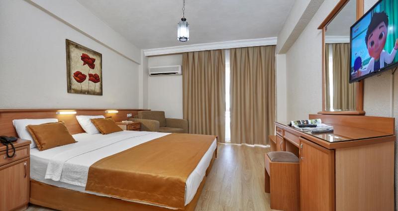 Double Room image 3