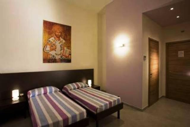 Double or Twin Room image 3