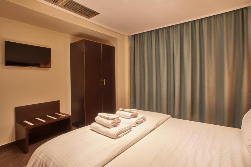 Standard Double Room image 3