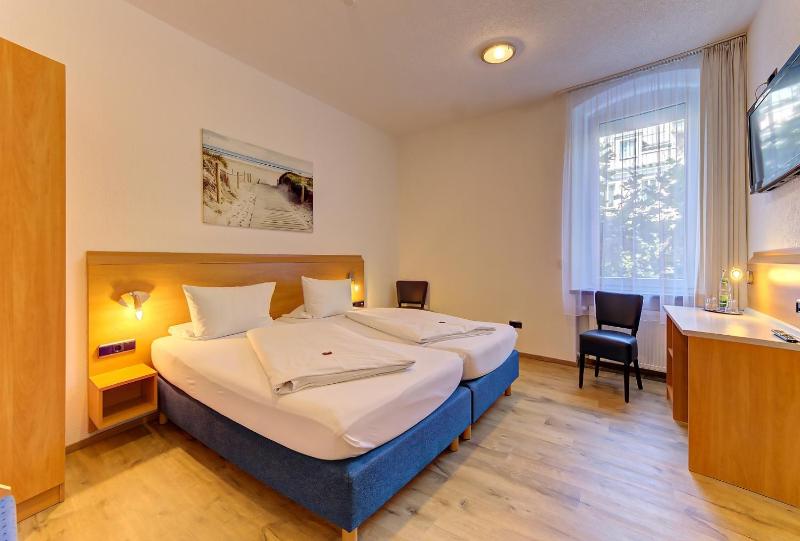 Standard Double Room image 1