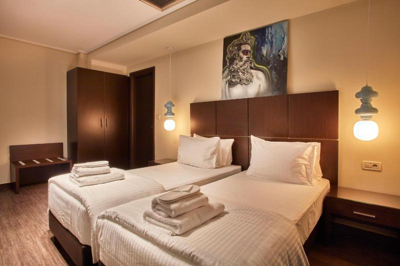 Standard Twin Room image 4