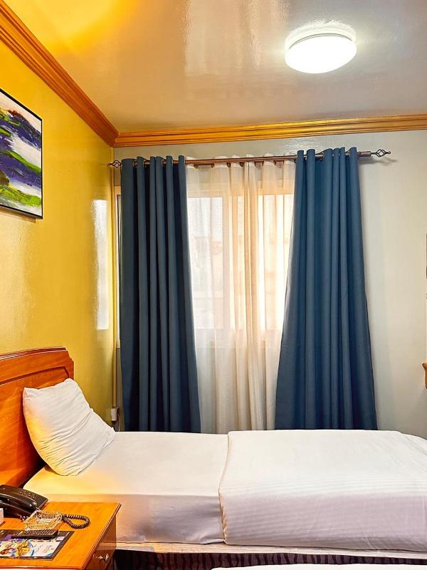 Single Room image 3