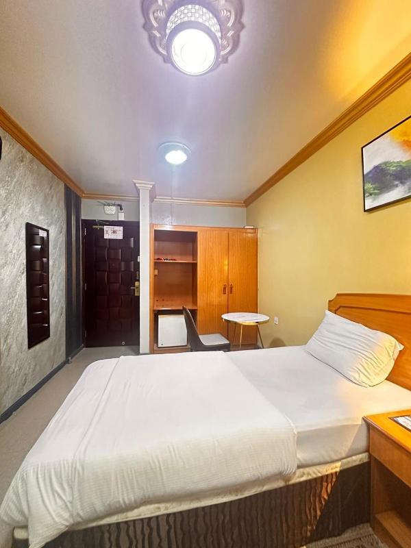 Double Room image 3
