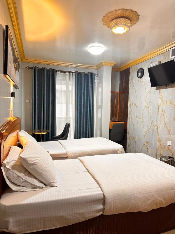 Twin Room image 2