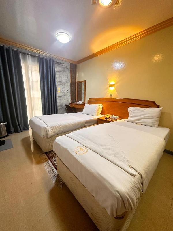 Twin Room image 4