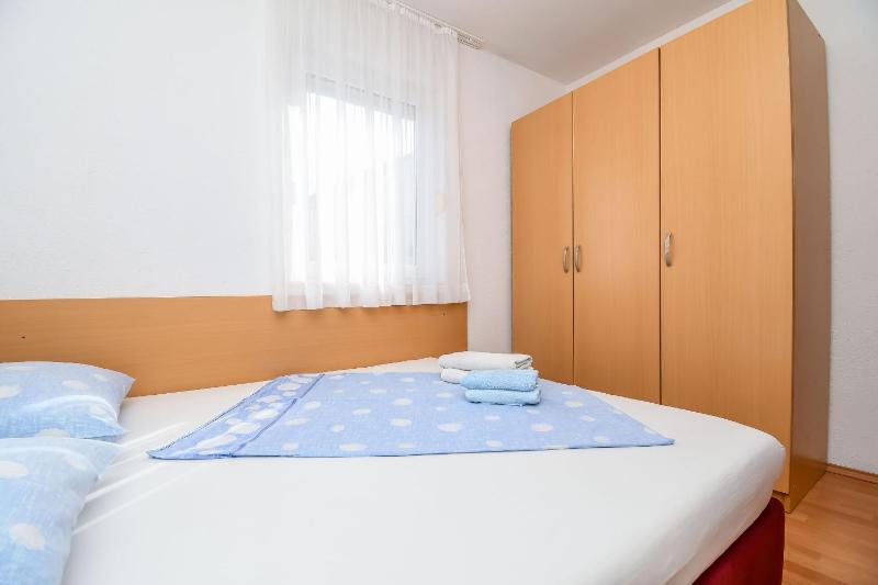One-Bedroom Apartment with Sea View image 4
