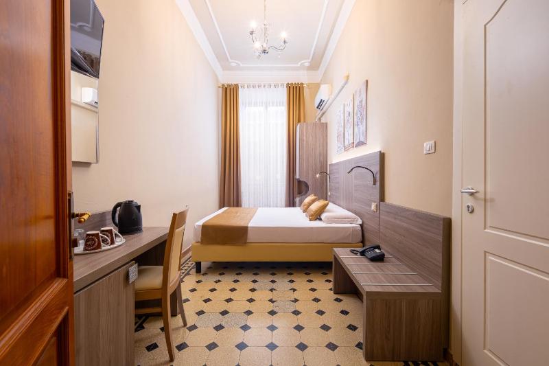 Double or Twin Room image 3