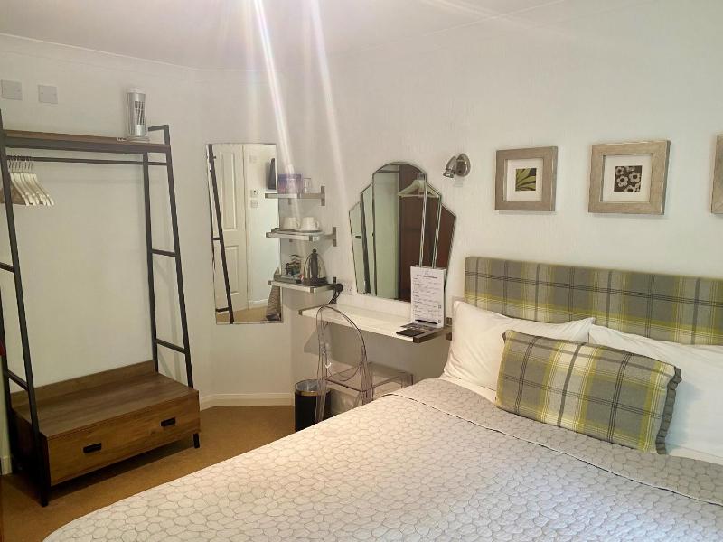 Double Room image 1