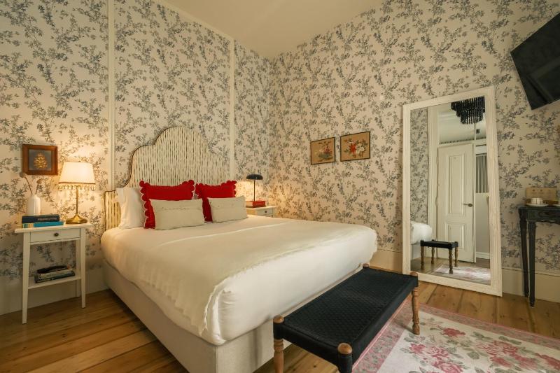 Junior Suite with Balcony image 4