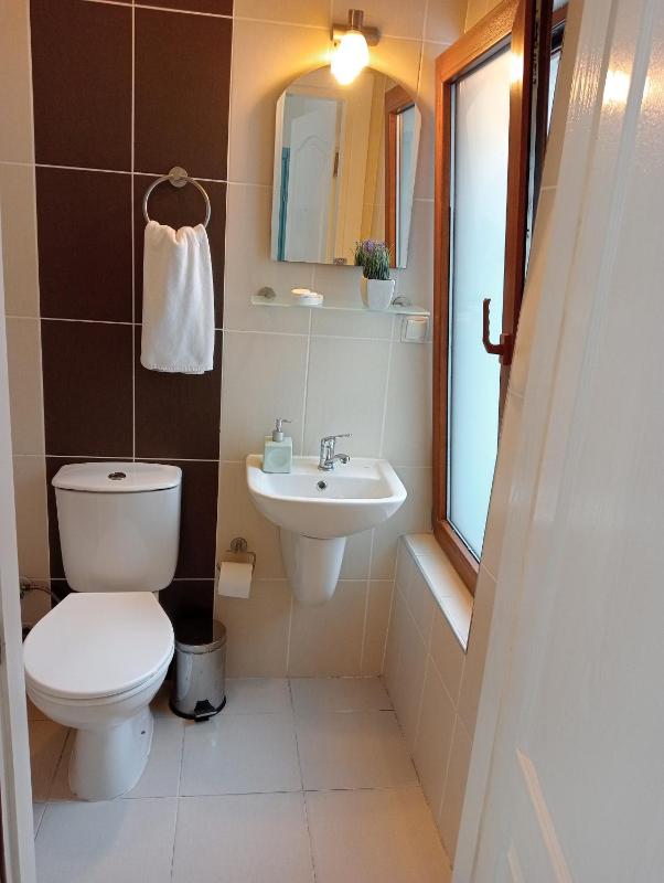 Double Room image 3