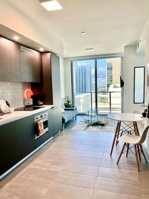 Ocean View Entire Condo In Downtown With Pool and Gym - image 2