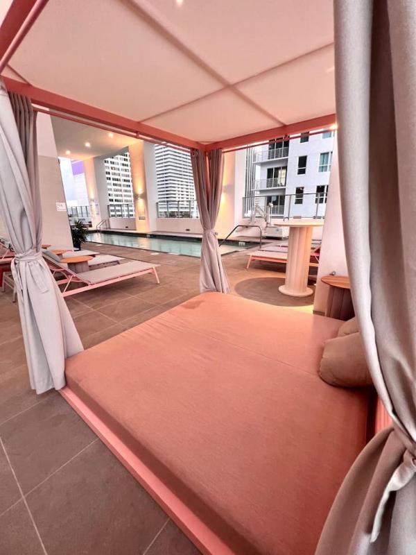 Ocean View Entire Condo In Downtown With Pool and Gym - image 14