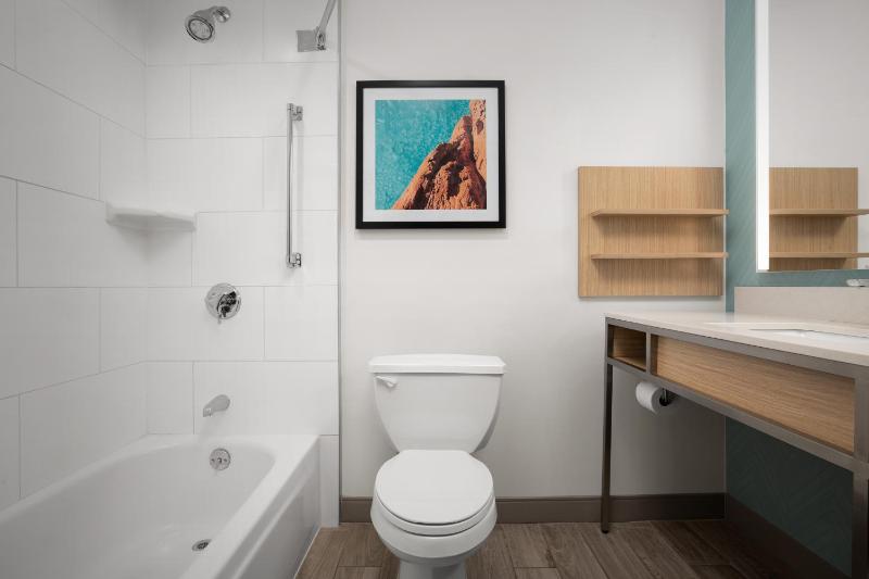 King Room image 2