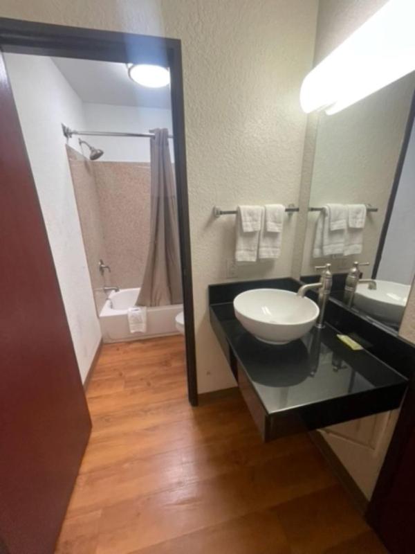 Double Room with Two Double Beds - Smoking image 1