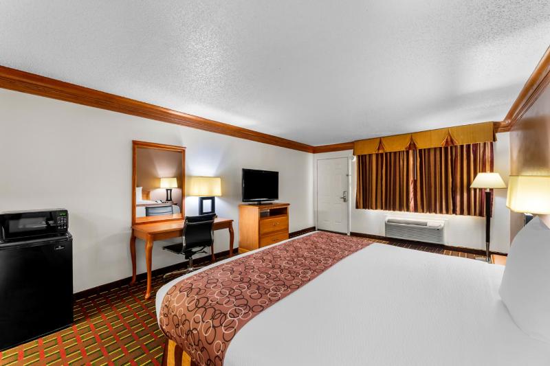Queen Room - Non-Smoking image 4