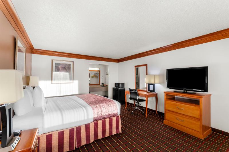 Queen Room - Non-Smoking image 2