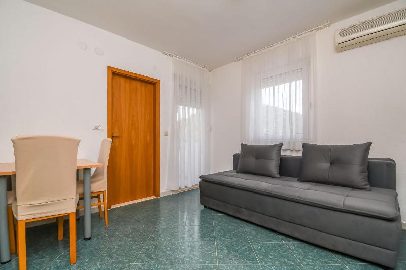 One-Bedroom Apartment with Terrace image 4