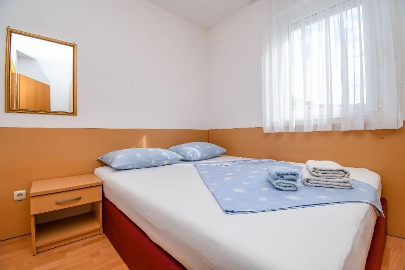 One-Bedroom Apartment with Sea View image 3