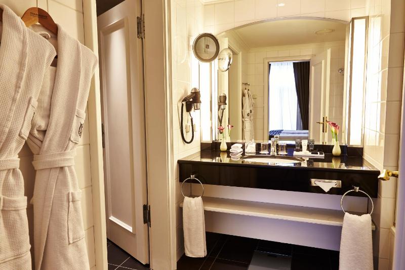 Superior King Room image 1