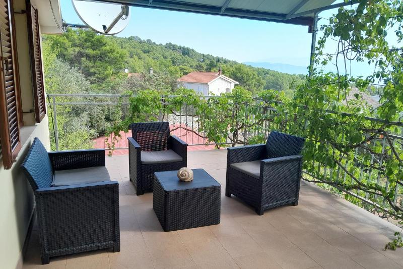 Two-Bedroom Apartment with Terrace and Sea View image 3