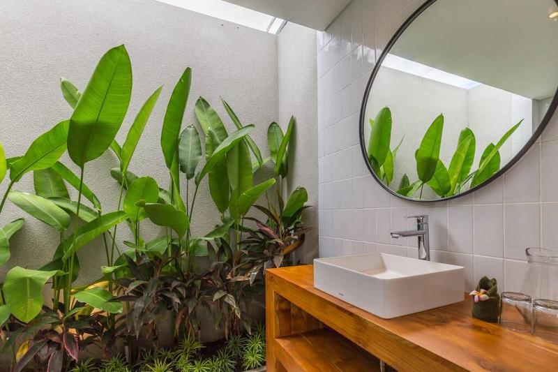 Modern Berawa villa in Canggu - image 36