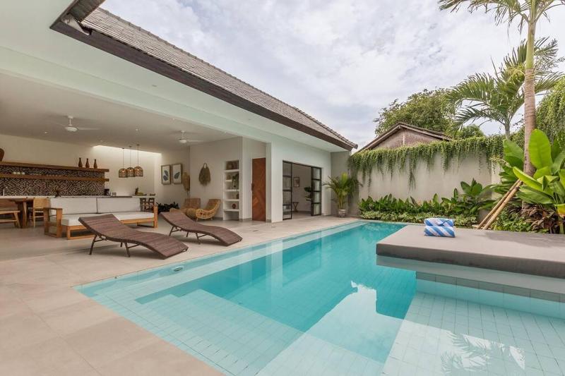 Modern Berawa villa in Canggu - image 7